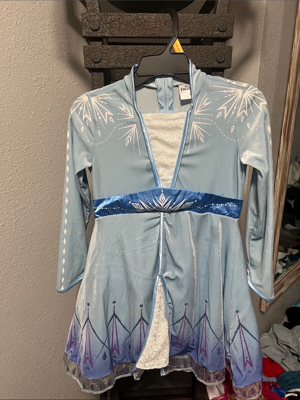 Elsa Girls Halloween costume- size Small 6